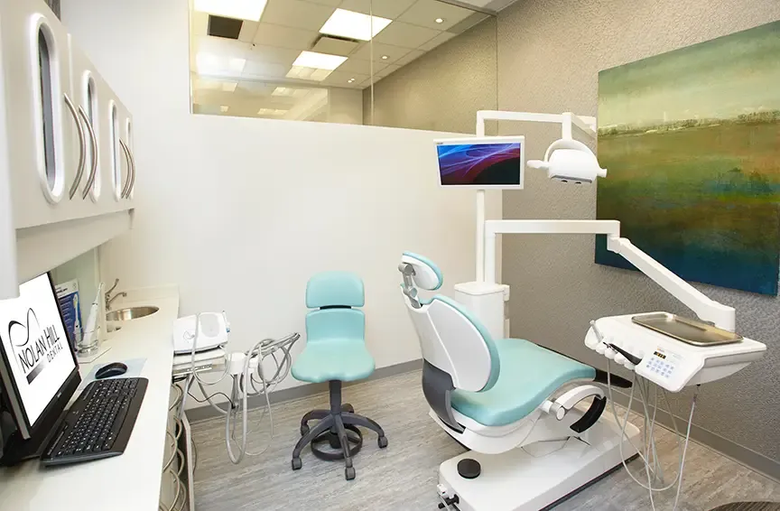 Treatment room with an aqua dental chair